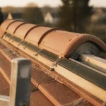 Tuile faitiere : protection faîtière ventilée et étanche sur toiture